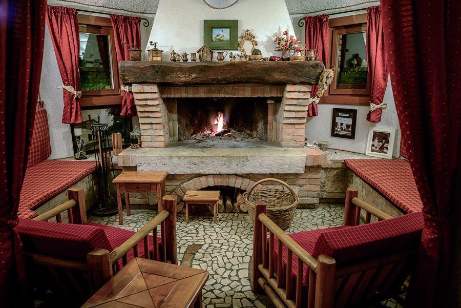 Hotel Calvi-Ristorante Mainor วิตโตรีโอ เวเนโต ภายนอก รูปภาพ